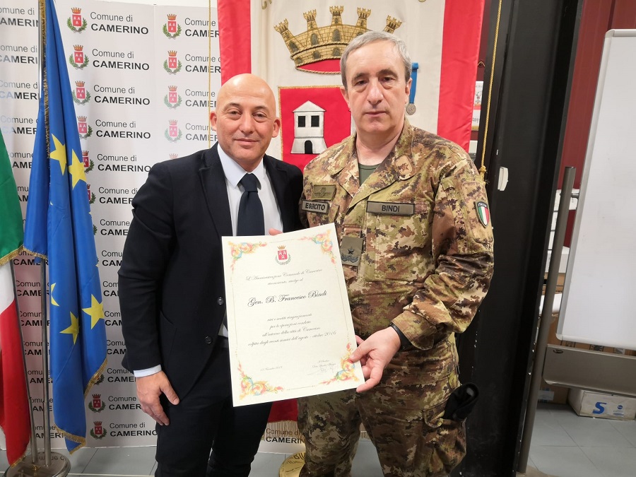 Il sindaco Sandro Sborgia con lEsercito 2