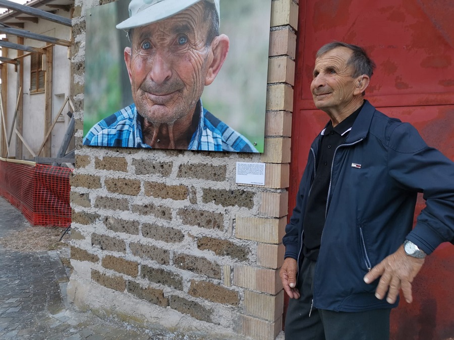 Mario uno degli ultimi carbonai di Cessapalombo. mostra Terra Viva