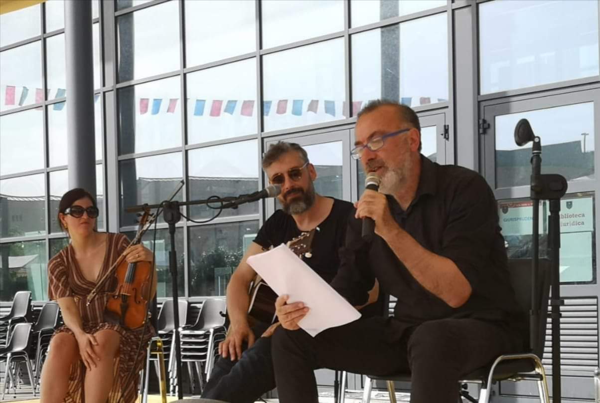 Brunori Sas sul palco con Franco Arminio