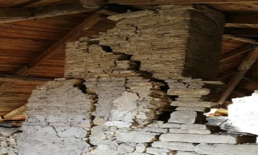 Foto edificio pericolante per cui è stata chiusa la strada 1