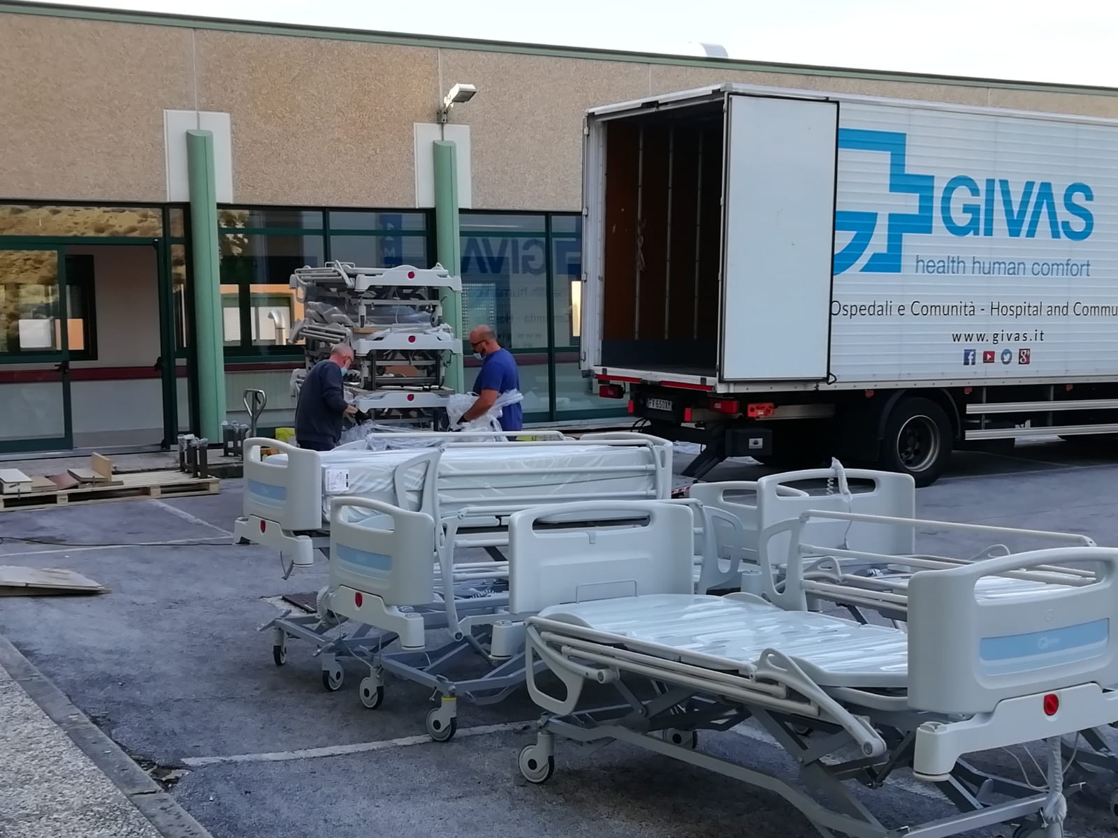 f4d72bf9 d3eb 41c8 b23f 11b56eb39eec