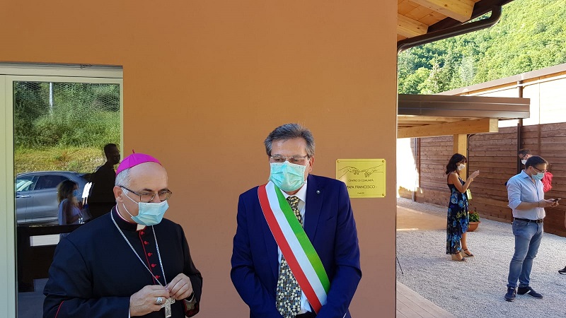 ussita vescovo commissario