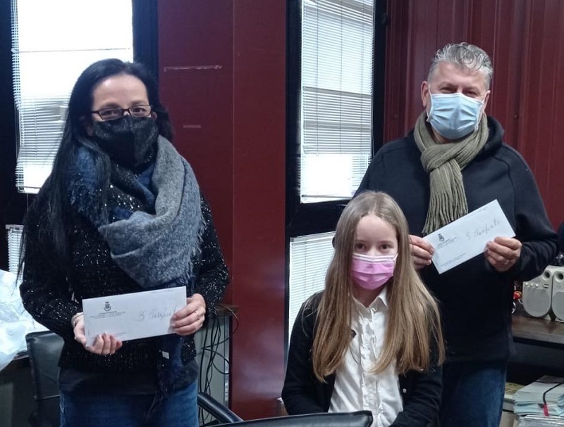 I vincitori del terzo premio con la piccola Agnese