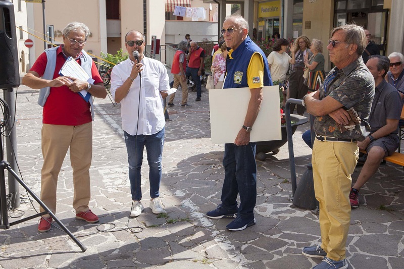 saluto autorita serravalle da sin. Massimo Serra Gabriele Santamarianova Fausto Tronelli e Adalberto Beribe