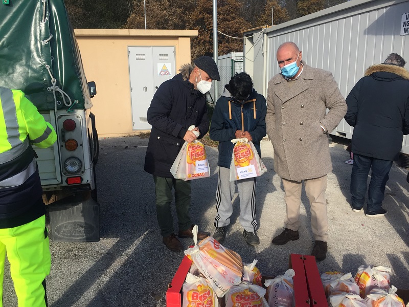 ROTARY PACCHI NATALIZI 2 2021 12 23 12 47 IMG 0627 Copia 2