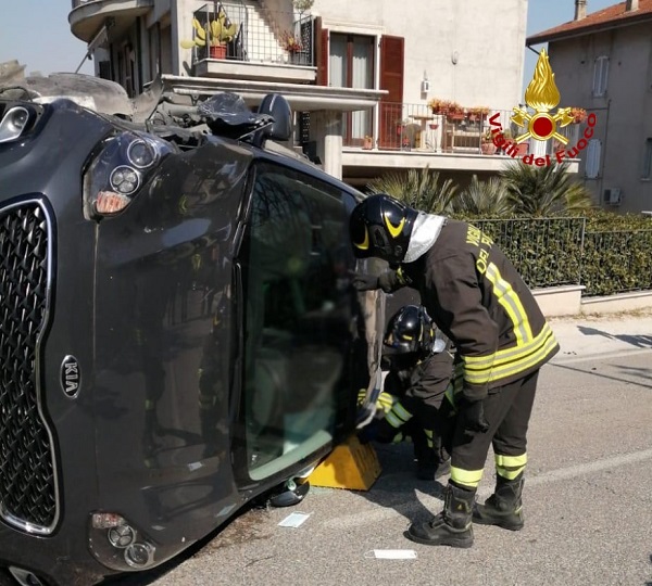auto parcheggiata