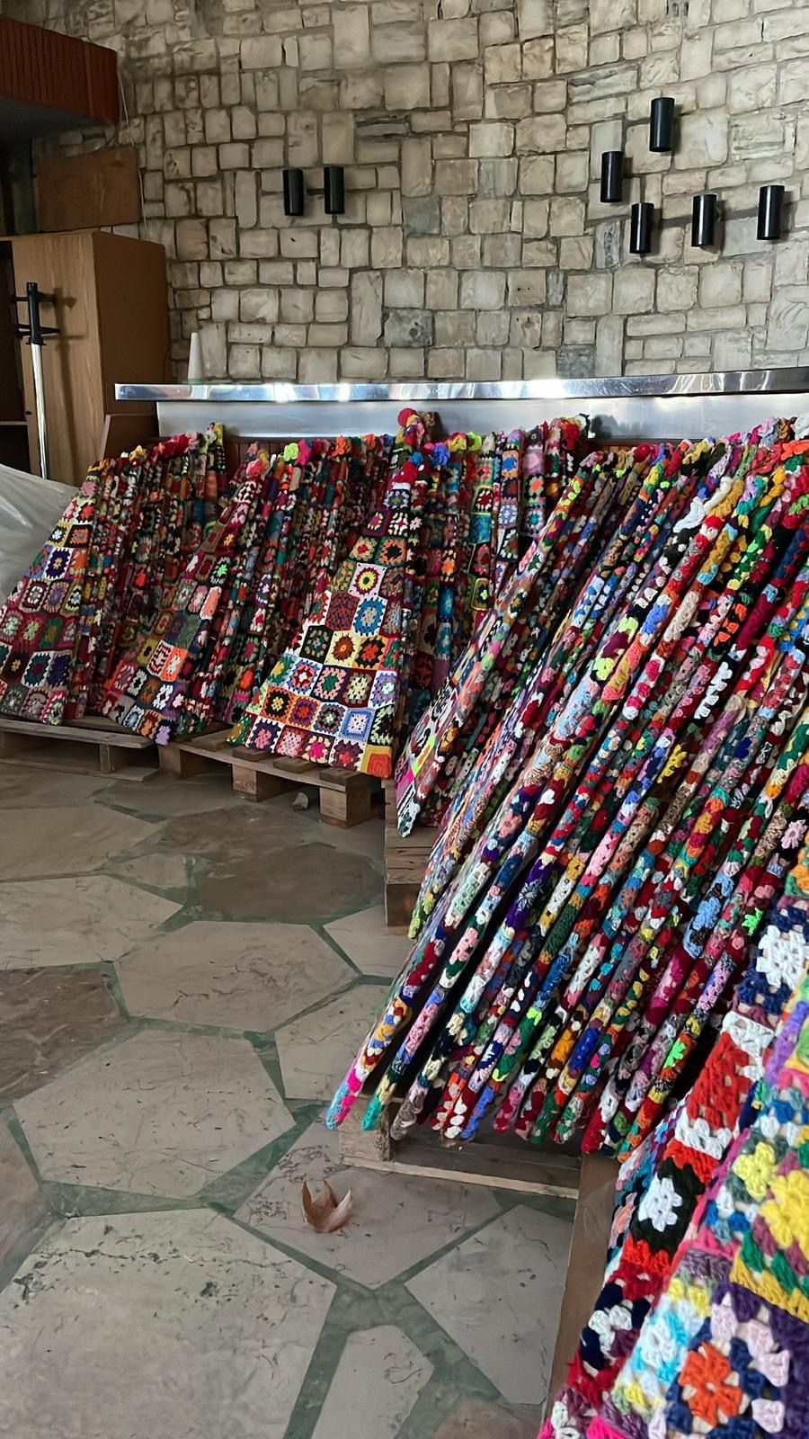 c8a665dd a242 48b4 8eb0 b4f8cc7d24a2