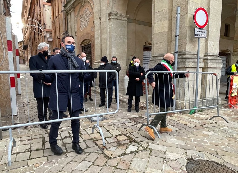 Sborgia toglie le transenne