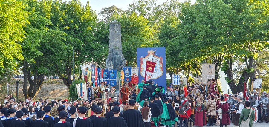 Spada di mezzo vince il Palio