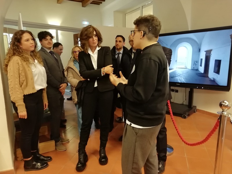 la curatrice spiega la mostra