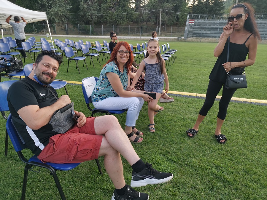 Anita con i genitori e la maestra di canto