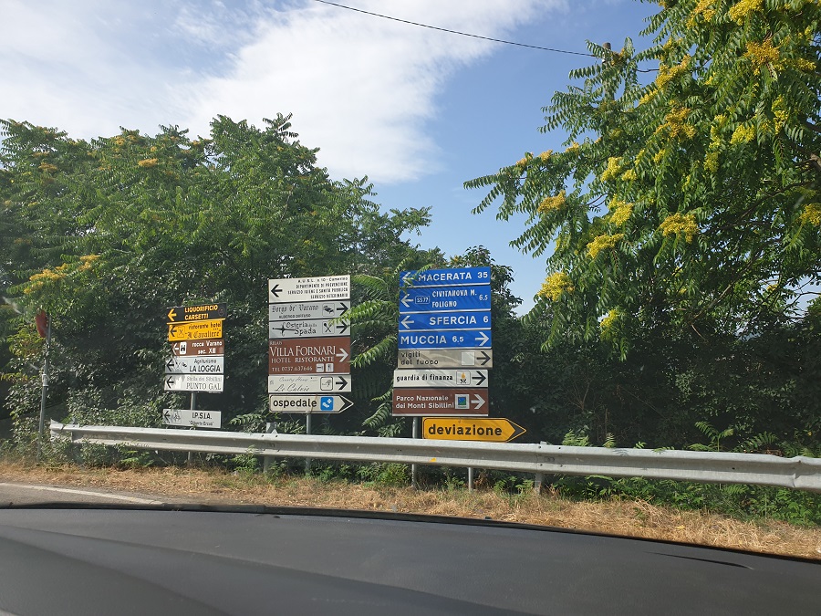 Indicazione a Camerinoo