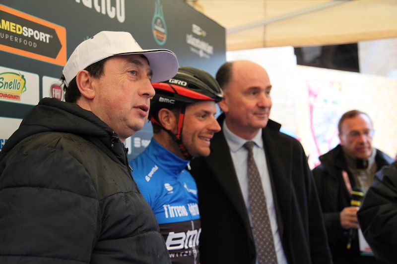 Marinelli con Damiano Caruso e il presidentedel Coni regionale