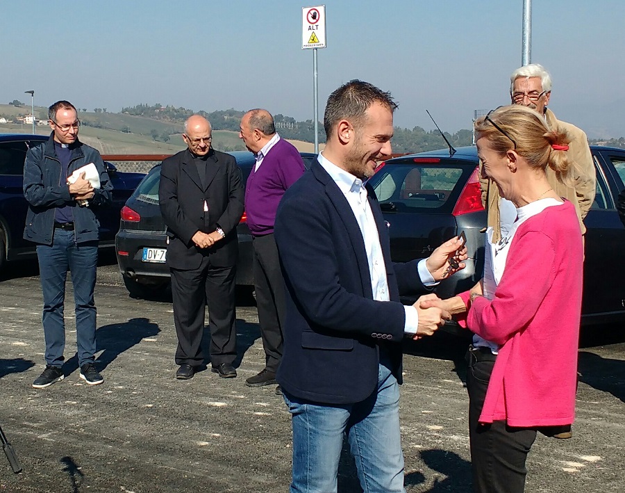 lucarelli consegna le chiavi