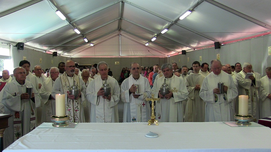 vICARI FORANEI OLI CRISMA