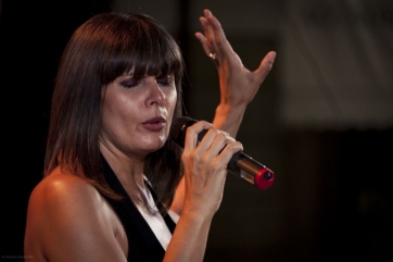 Parte da Castelraimondo il tour di Silvia Mezzanotte