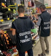 Vasta operazione della Guardia di Finanza, sequestrati oltre 8mila articoli pronti per Halloween