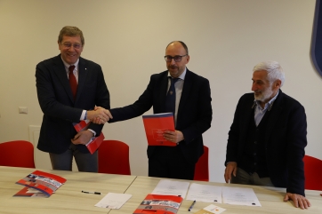 "Firmato l'accordo tra l'Universit&agrave; di Camerino, lo spin off Synbiotec e la Kos Care srl"