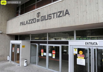 Si appropria di beni sequestrati. Ufficiale giudiziario a processo per peculato