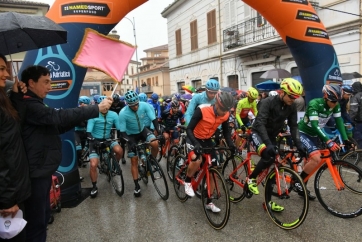Tirreno Adriatico: quinta tappa Castelraimondo-Filottrano in ricordo di Michele Scarponi. "Un'emozione ancora pi&ugrave; grande".
