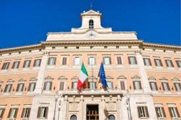 Folta delegazione camerte in partenza per Montecitorio. Estrazione per le Sae al COC