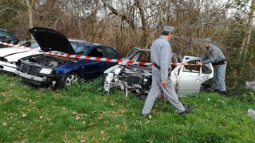 Bruciano rifiuti speciali, 4 denunce e 12 mezzi sequestrati