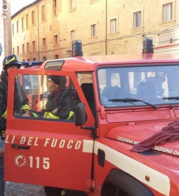 Fugge di casa per la paura, bambino di 7 anni ritrovato dai vigili del fuoco
