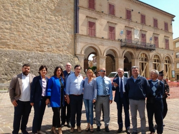 &ldquo; Pi&ugrave; poteri ai sindaci&rdquo;. L&rsquo;europarlamentare Mussolini nelle zone terremotate