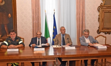 Firmata convenzione tra Regione Marche e Vigili del Fuoco- Sinergia interventi calamit&agrave;