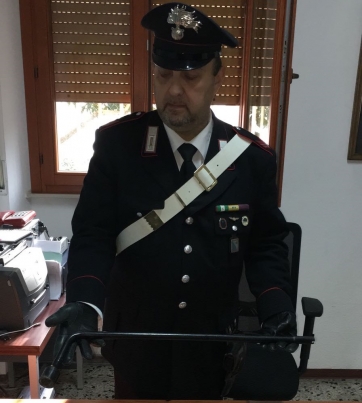 Pugni per gelosia: picchia il compagno della ex: arrestato per stalking