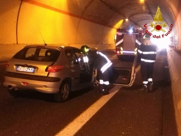 Incidente in galleria sulla SS77. Ferito un 68enne di Montecavallo