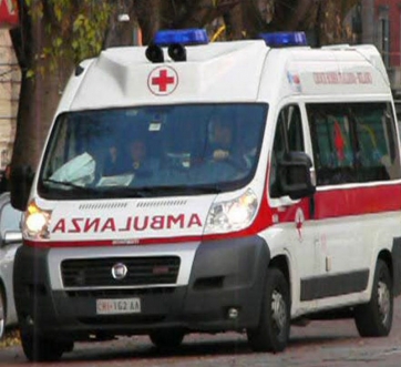 Penna San Giovanni, bimbo cade nella piscina e rischia di soffocare