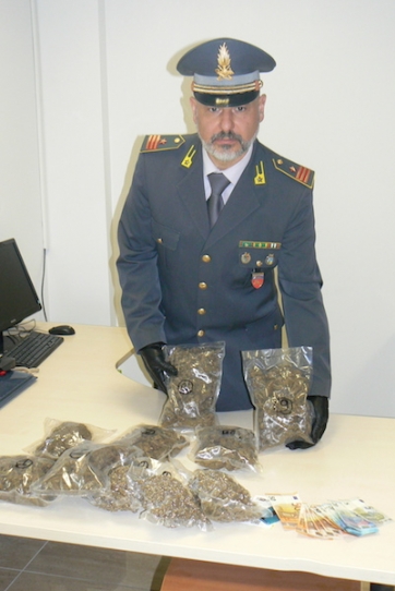 Nei guai un 29enne. Aveva 2 chili di marjiuana