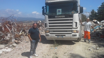 Rimozione delle macerie dal palazzo di via Sant'Agostino, simbolo del sisma 2016