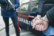 Maltratta il padre per denaro, uomo finisce in carcere
