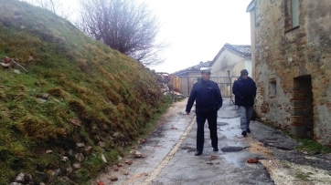 San Severino, crolla un edificio. Chiusa la strada sotto Torre Isola