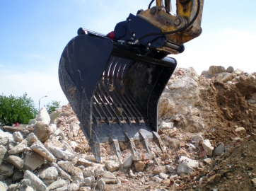 Pieve Torina- Proseguono le demolizioni