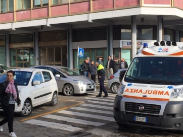 Tolentino, colpo di sole donna investita in pieno centro