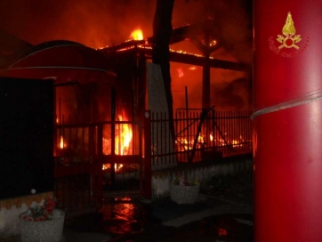 Fiamme nella notte. Incendio al night club Holliwood di Corridonia