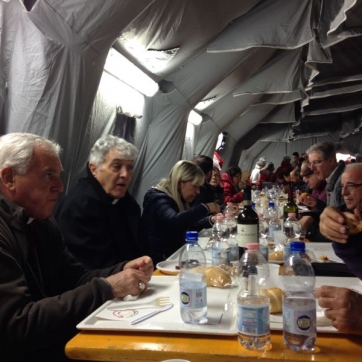 L'arcivescovo Brugnaro tra gli sfollati di San Severino e a Porto Recanati