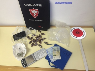 Sotto terra 7 chili di hashish, due giovani finiscono in manette