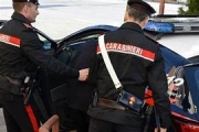 Fermata con in borsa due "sassi" di cocaina, arrestata
