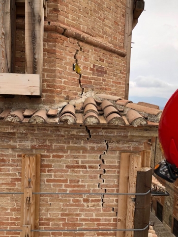 Nuova chiusura precauzionale di piazza Cavour. Necessarie verifiche ai due campanili della cattedrale