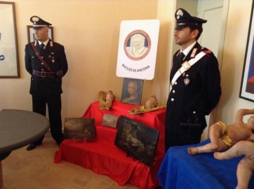 Opere d'arte recuperate dai Carabinieri. Due erano sui banchi di un antiquario maceratese
