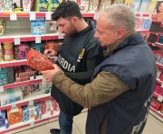 Controlli di San Valentino, sequestrati prodotti nocivi per la salute