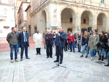 Camerino- Gioia e commozione per la riapertura di Piazza Cavour