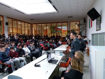 A scuola con la Guardia di Finanza: sesta edizione del progetto "Educazione alla legalit&agrave; economica"