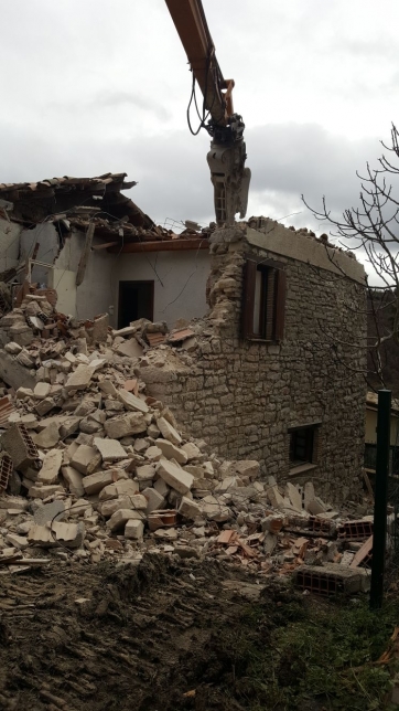 Pieve Torina- Ultimato l'abbattimento di un edificio nella frazione di Tazza