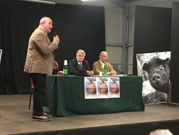 Caldarola, Silvano Scalzini presenta "Il signor Lardo"