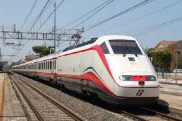 Tragedia a Porto Potenza, muore travolto dal treno Frecciabianca